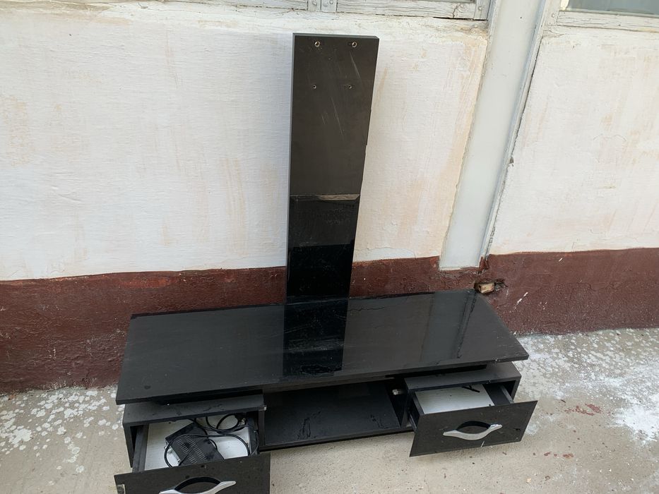 Podstavka televizorga xolati yangi mustaxkam