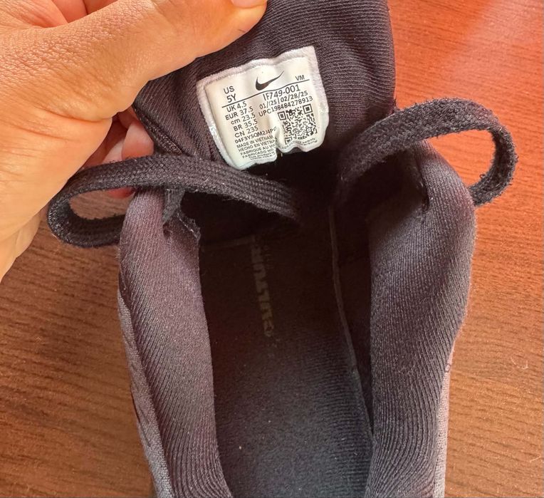 Маратонки nike черни