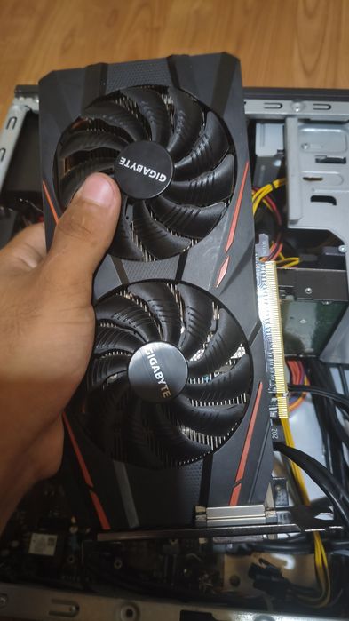 Pc gaming-i5 7600k placa video Rx 580 8gb 8gb ram ddr4 128gb SSD windows 11 pro 2tb hdd