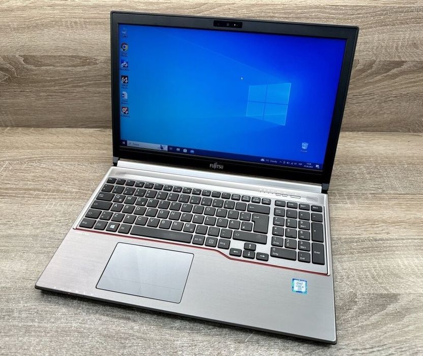 Fujitsu noutbuk.