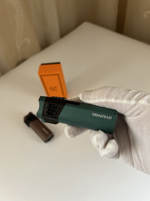 Запалка за пури с 4 турбо пламъка и пънч - 2 цвята