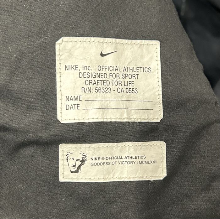 Джинсовая куртка Nike.