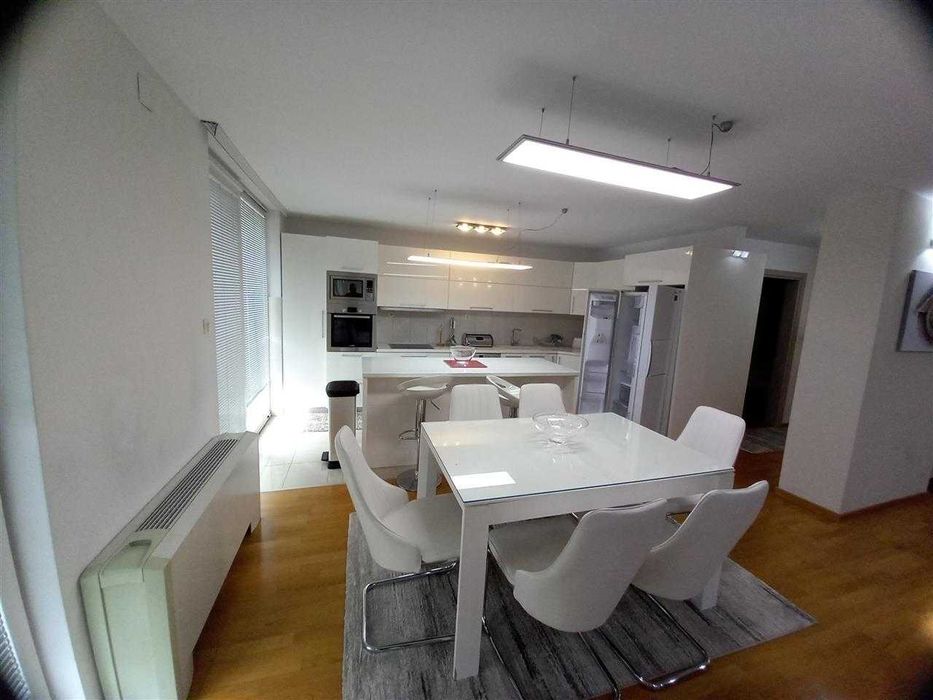 Дава се под наем Двустаен апартамент в Бургас, Лазур - 80 кв.м за 204 € - Снимка #2