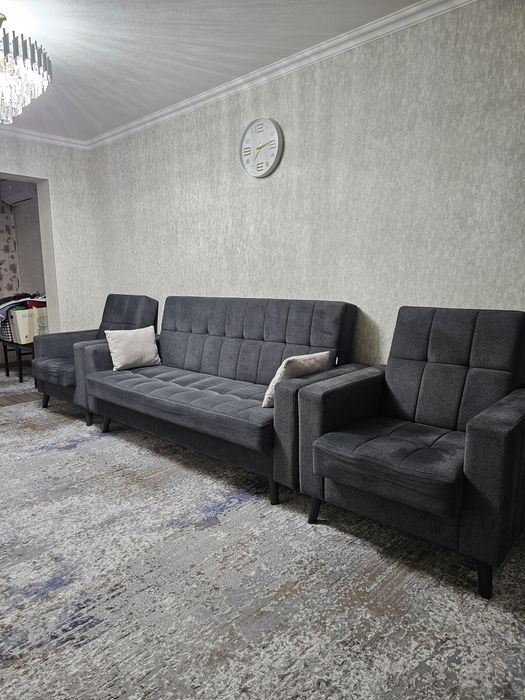 Диван иккита кресласи билан сотилади.