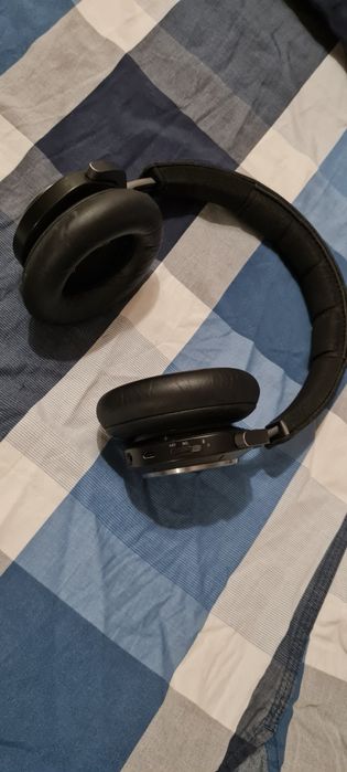 Bang and Olufsen H9i