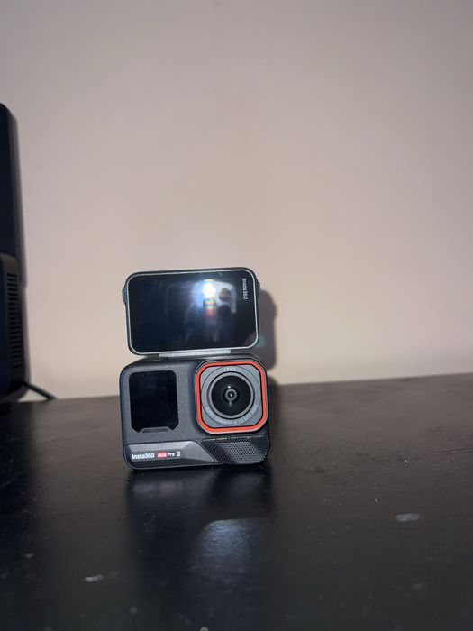 Продавам Insta 360 ace pro 2