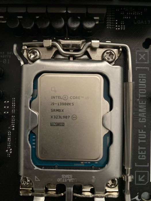 Asus tuf z790 gaming plus i9 13900ks deepcool lm360 sotiladi