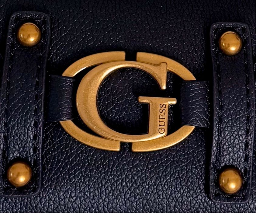 Продам сумку Guess на плечо