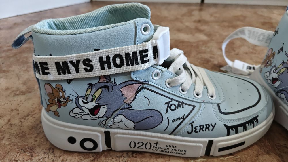 Продам кросовки новые