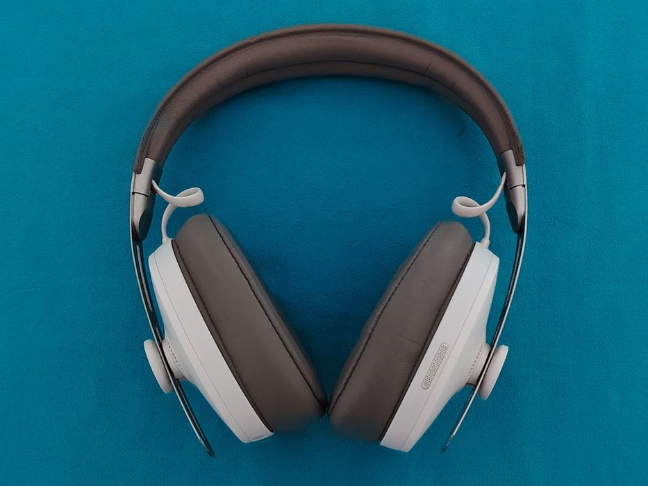 SENNHEISER MOMENTUM 3  Over-Ear, Wireless, Bluetooth, culoare alb cu crem, în stare bună de funcționare.