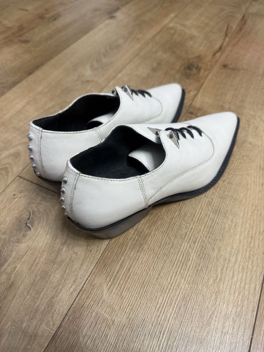 НОВИ Бели дамски обувки BRONX 39 номер
