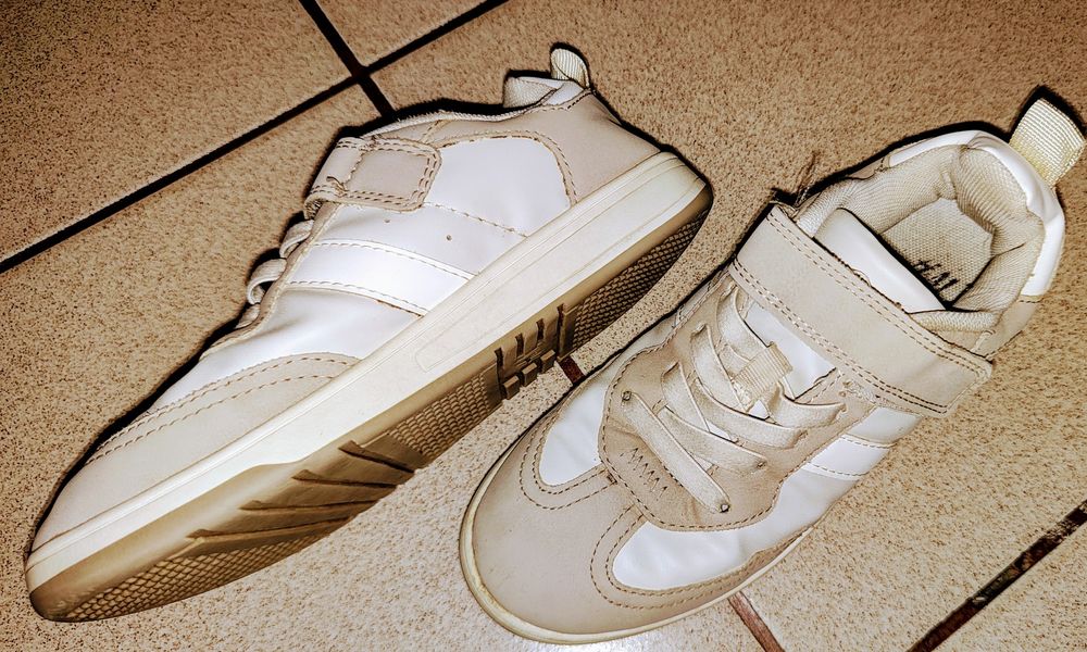 Adidasi H&M in stare foarte buna marimea 34 cu scai