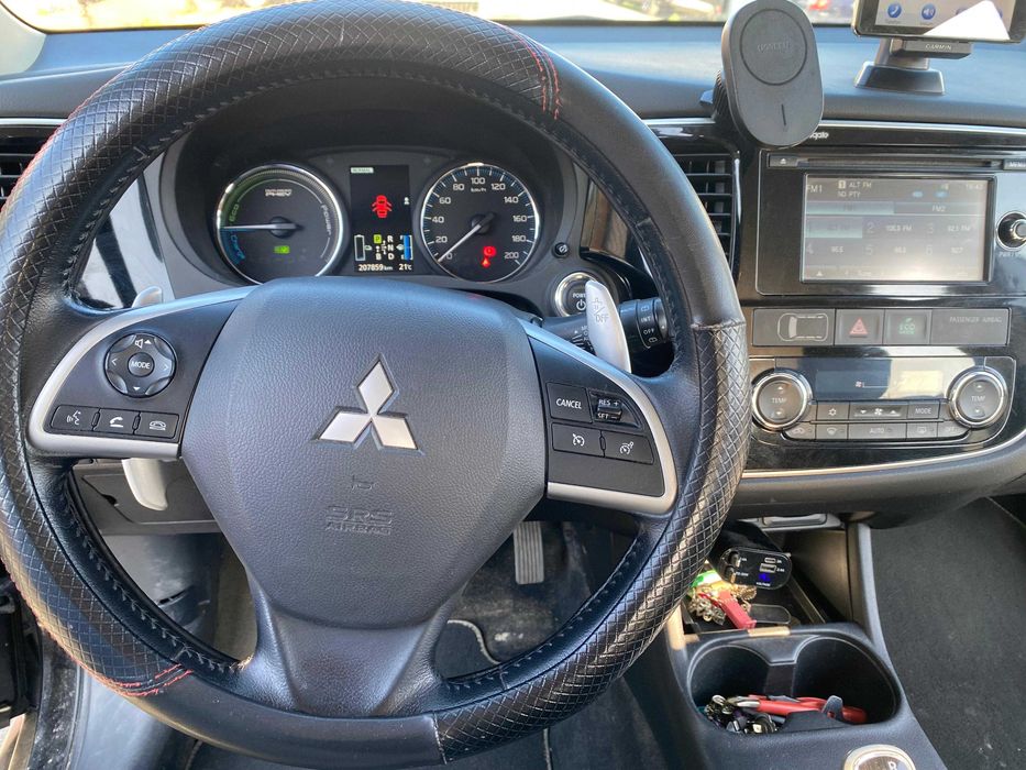 Mitsubishi Outlander PHEV 2014