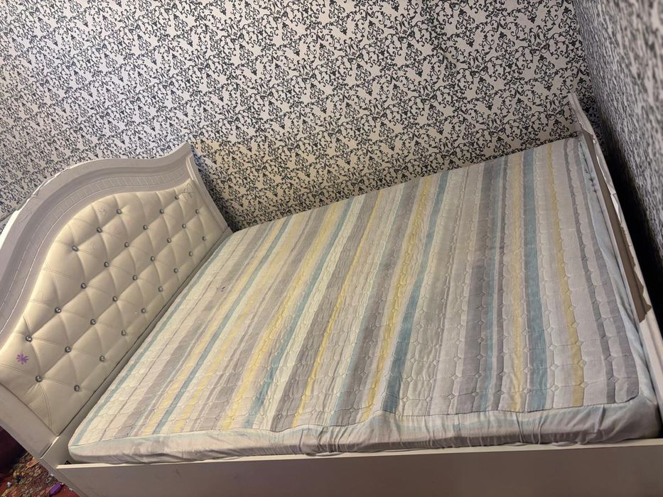 Продам двухспальную кровать