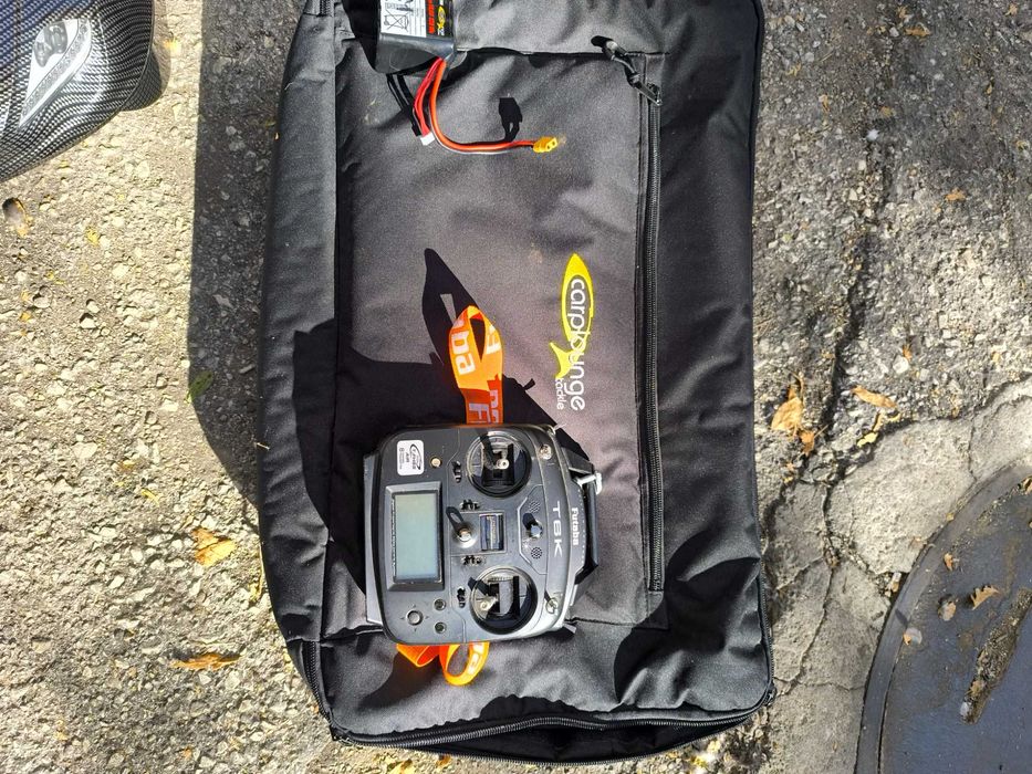 лодка за захранка RT4 в комплект със сонар Lowrens HOOK 4X