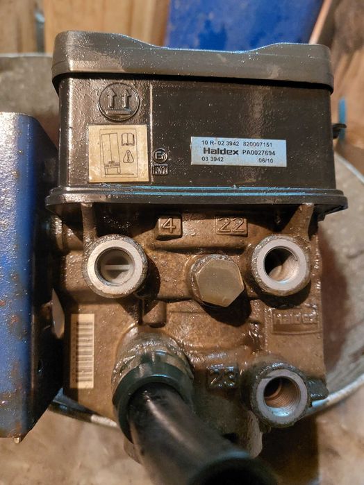 Кран тормозной полуприцепа Haldex EBS.