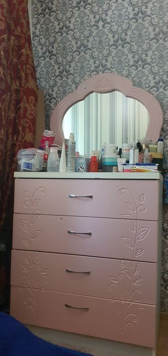 Комод с зеркалом