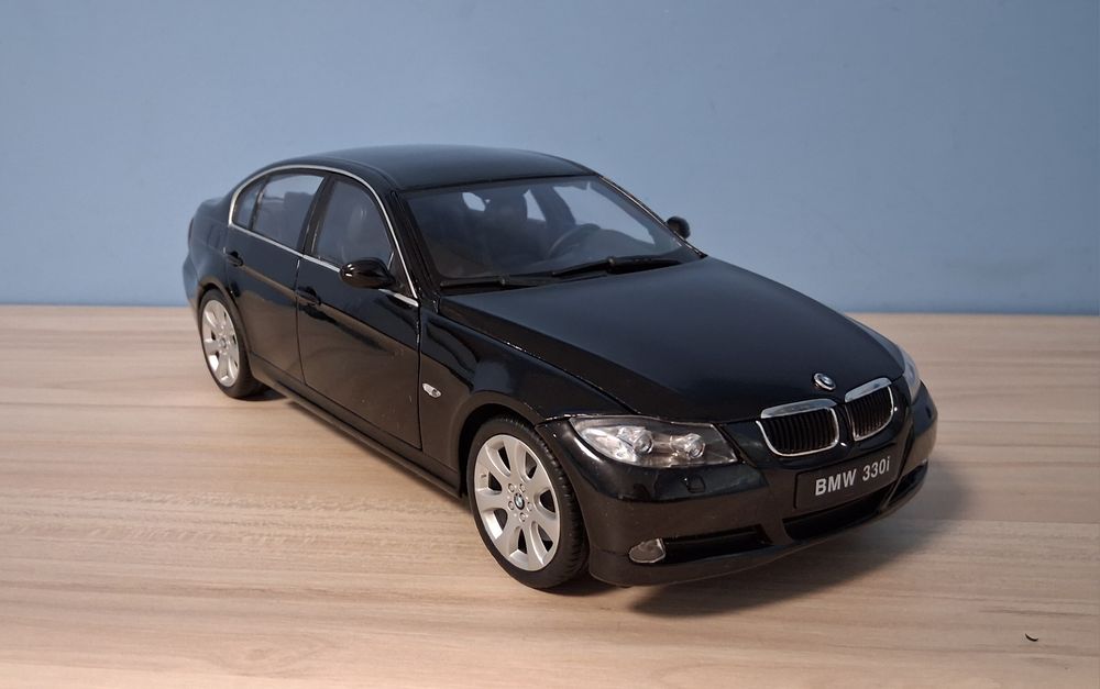 BMW 330i (E90) 1:18 Welly