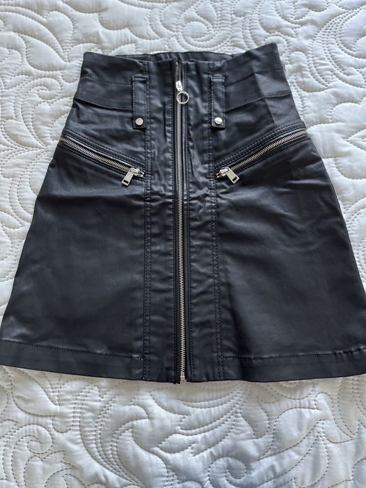 Нова. Кожена пола Guess номер 25/XS