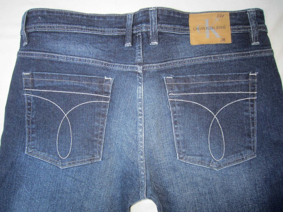 Blugi Calvin Klein W38 L32 model Roonie Talie=98cm Lung=102cm,  croiala dreapta, fermoar 100%bumbac stare f.buna.
