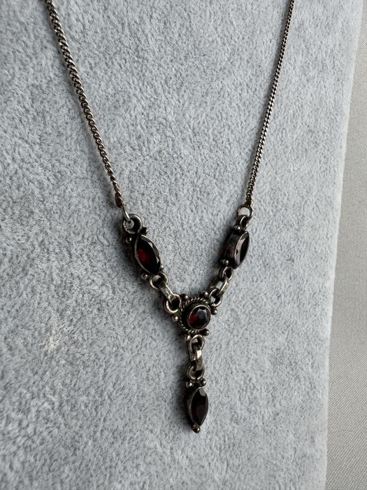 Colier din argint si granate