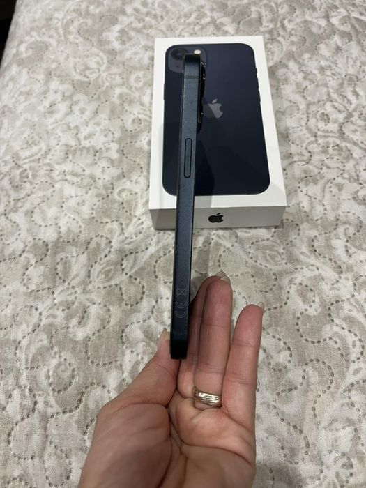 iPhone 13 телефон