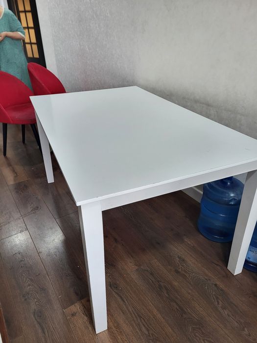 Стол со стульями