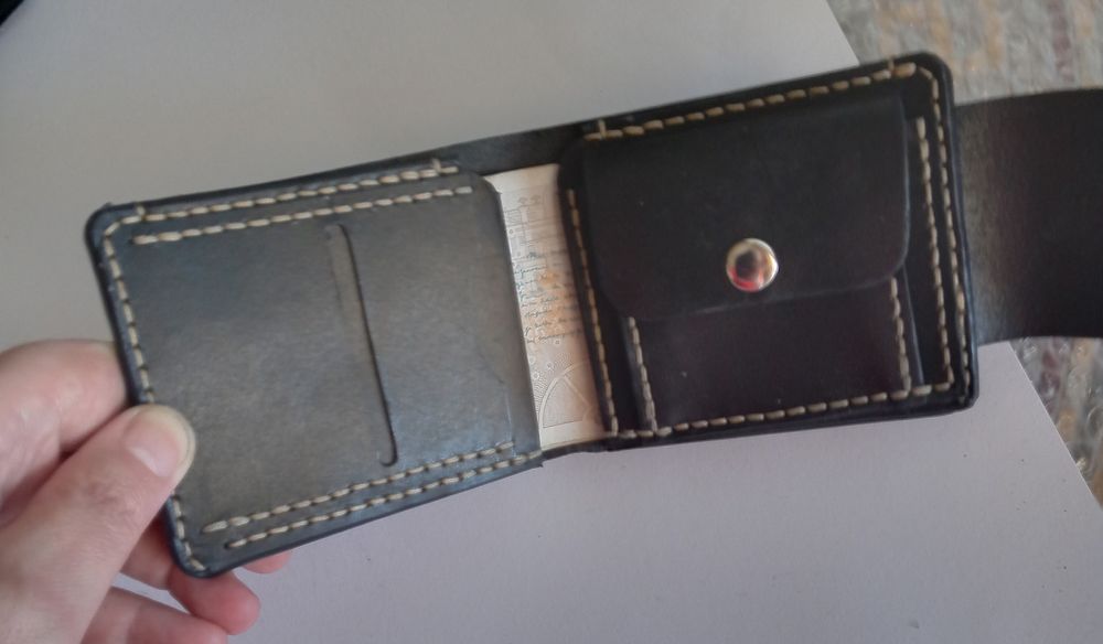 Портфейли от естествена телешка кожа