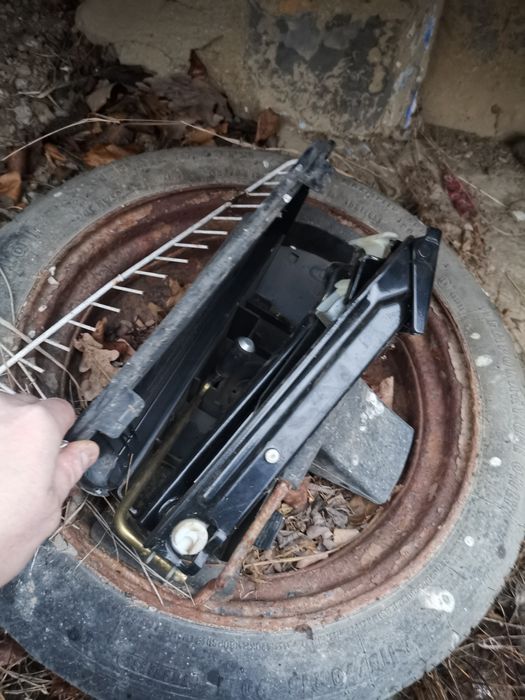 Vand cric auto impecabil