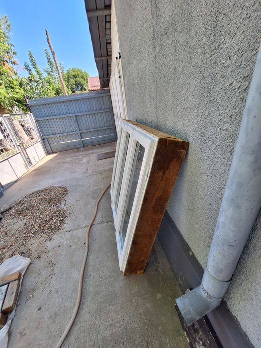 Geam și usa de vanzare