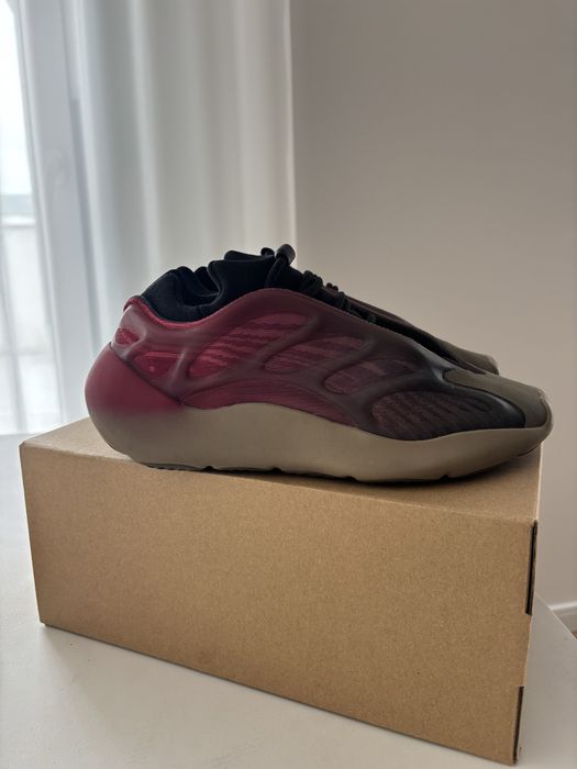 Yeezy 700 V3 Marime 41