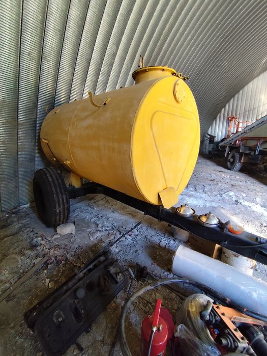 Продам бочку 3.2 куба