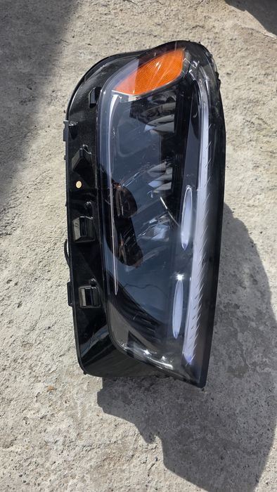 Десен LED фар за Mercedes GLE(2024–2026)