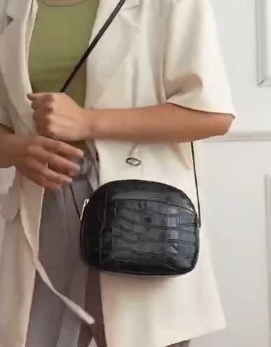 Сумочка лаковая, черная