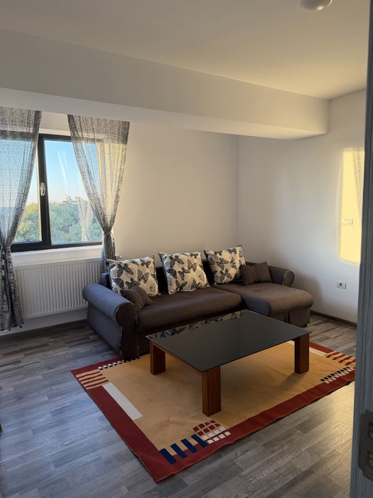 Inchiriez apartament