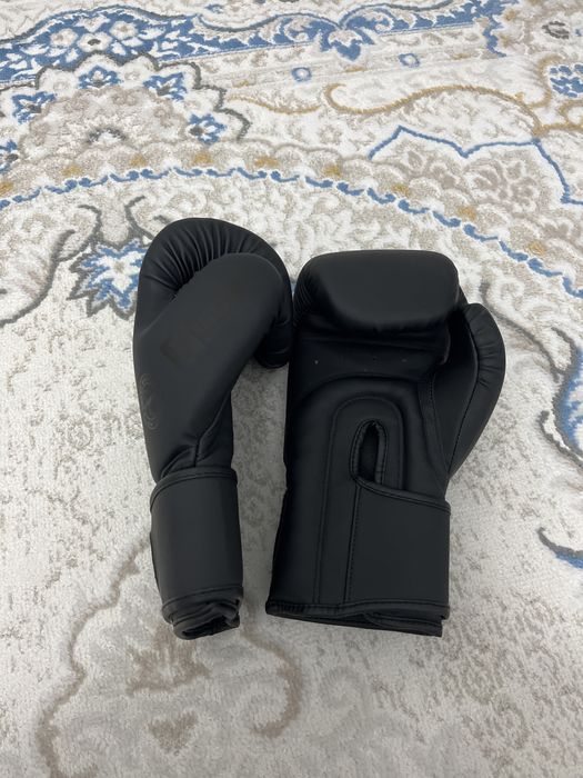 Баксерские перчаткий черный