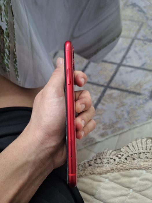 Продаю айфон 11