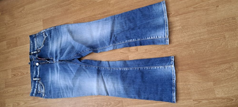 Vând blugi dsquared2