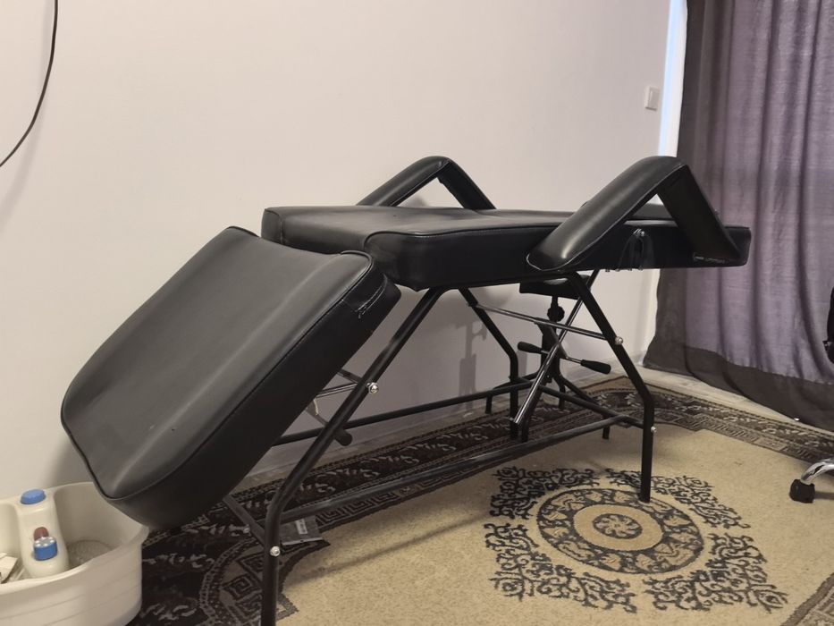 Продавам масажна кушетка подходяща и за педикюр