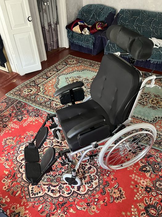 Продам новую инвалидную коляску
