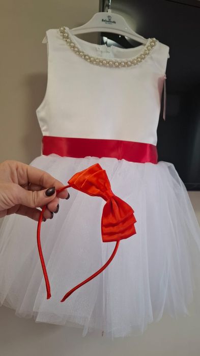 Белое красивое платье на девочку