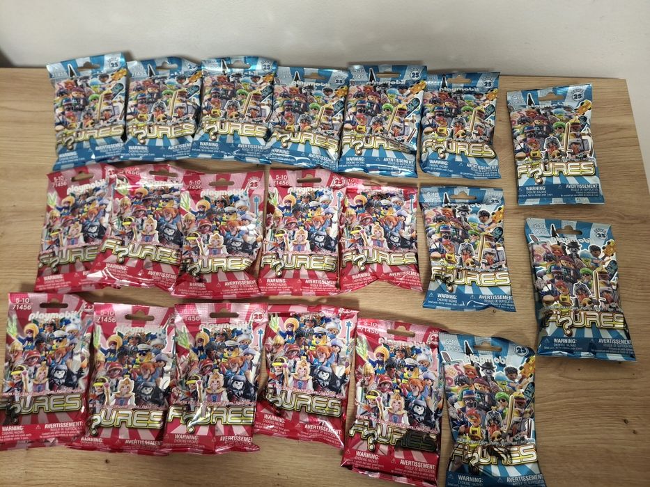 Vand lot cu 20 figurine Playmobil seria 25 ( 10 figurine fete, 10 figurine baieti)