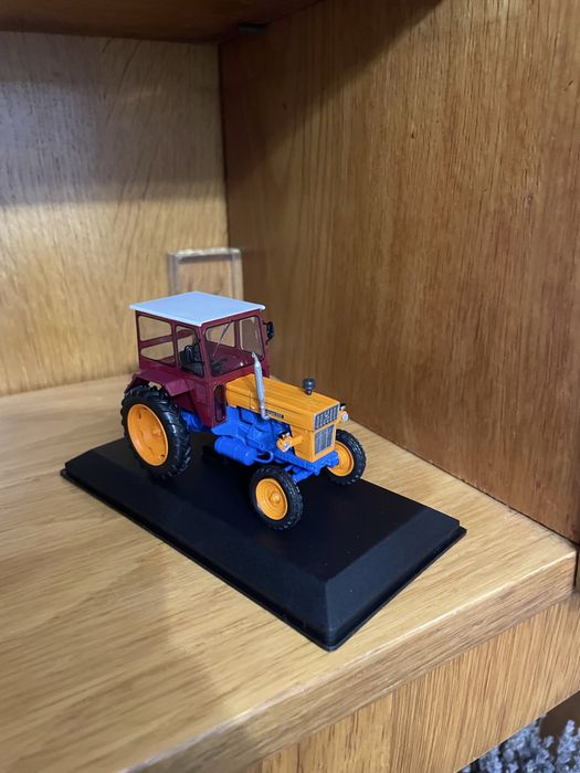 Machetă tractor UTB-650 scara 1/43