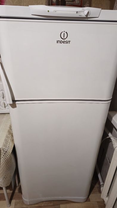 Холодильник Indesit