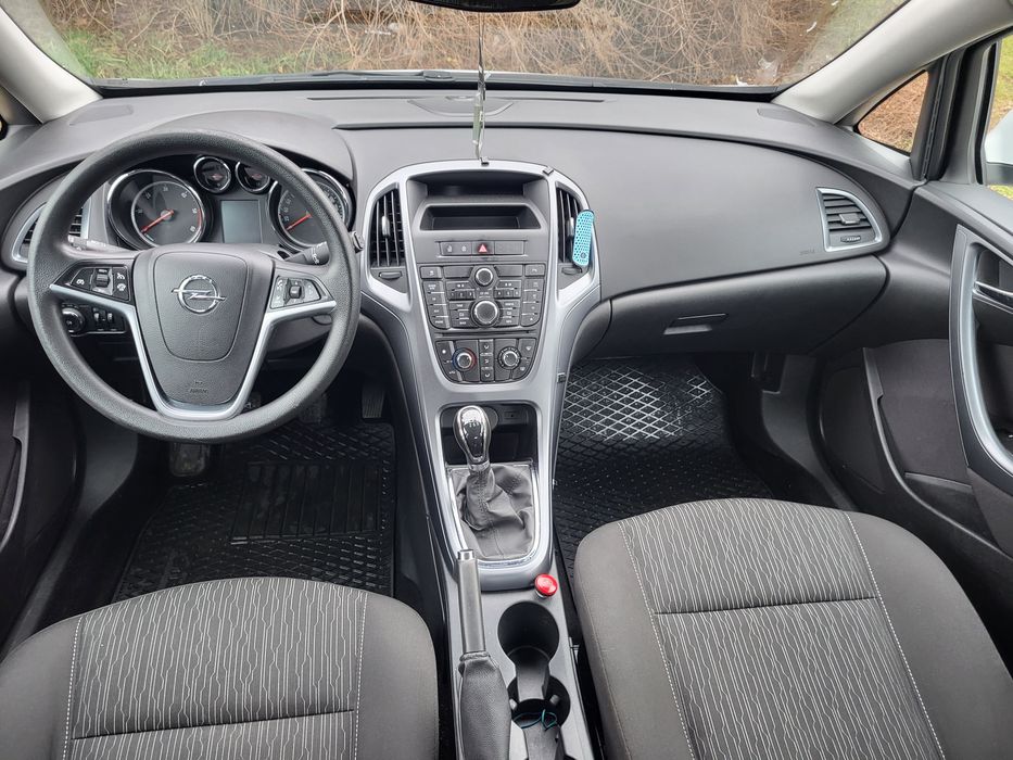 Opel astra j limousine