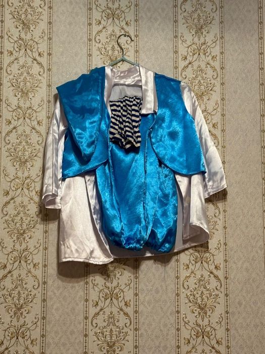 Продам нарядные платья на девочку