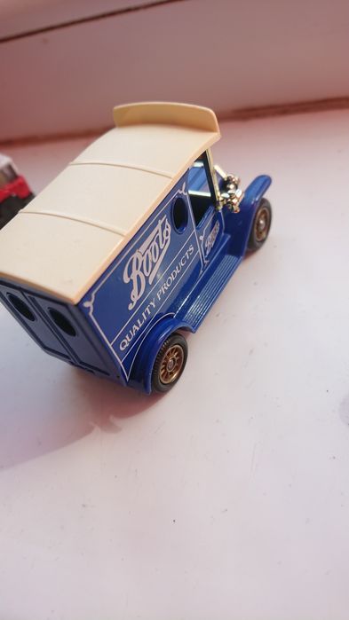 Метален колекционерски модел Ford Lledo играчка