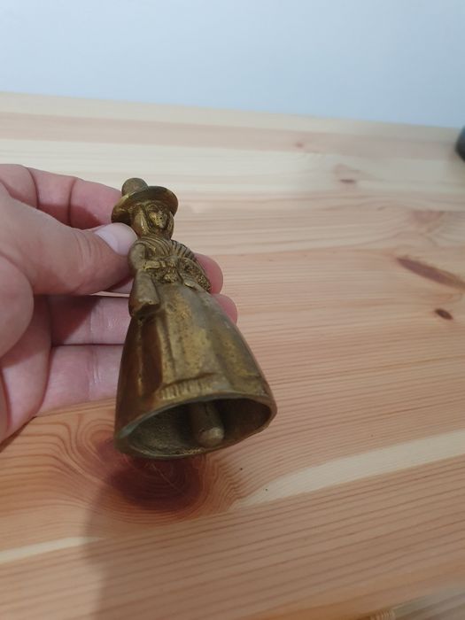 Clopoțel vechi din bronz