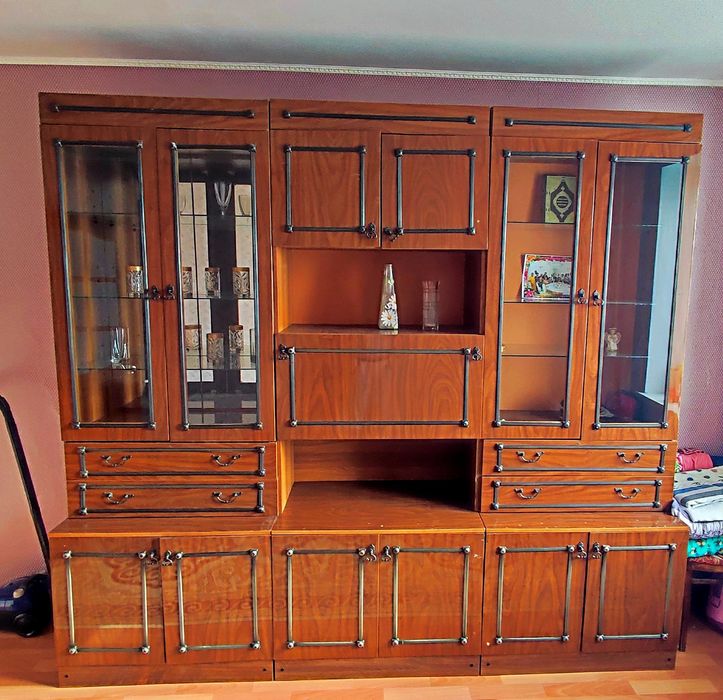 Стенный гарнитур б/у очень в хорошем состоянии!