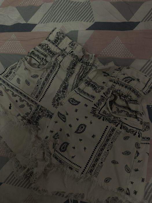 Къси дънкови панталони